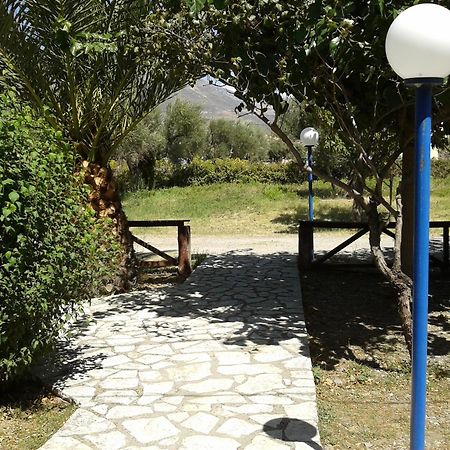 Holiday Tolofona Beach Erateini Exterior foto