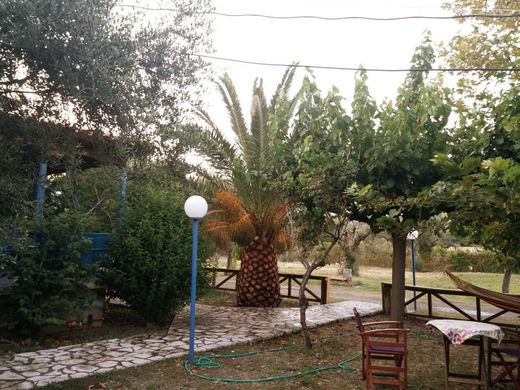 Holiday Tolofona Beach Erateini Exterior foto