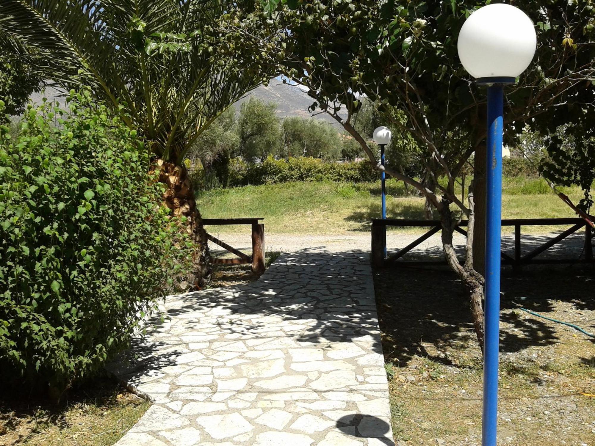 Holiday Tolofona Beach Erateini Exterior foto